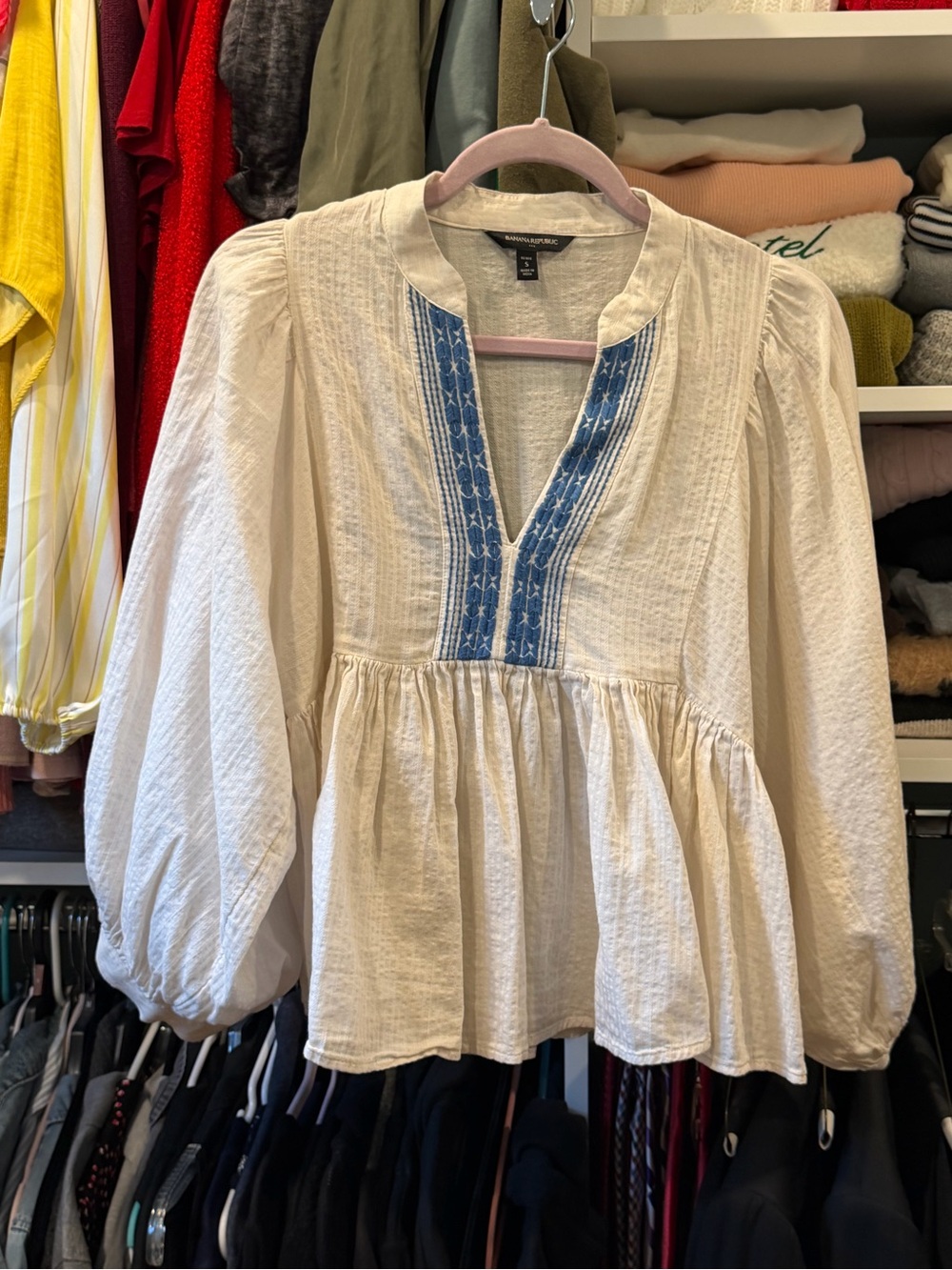 Banana Republic Cream Peasant Blouse with Blue Embroidery Petite Small